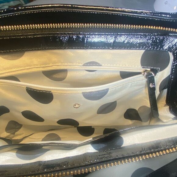 Kate Spade Black Patent Leather Tote with Gold Chain for any occasion - Picture 12 of 16